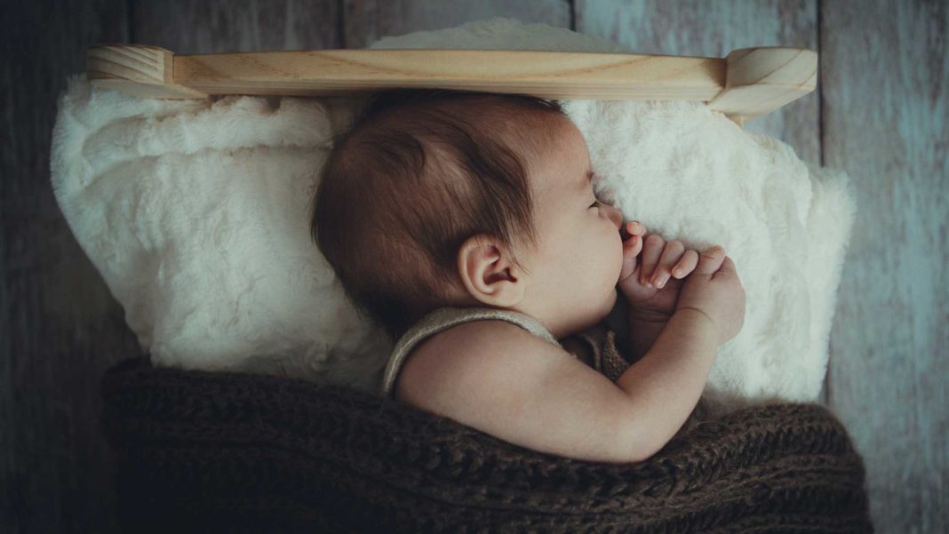 Healthy-Sleeping-Practice-for-Babies-on-FocusEverything